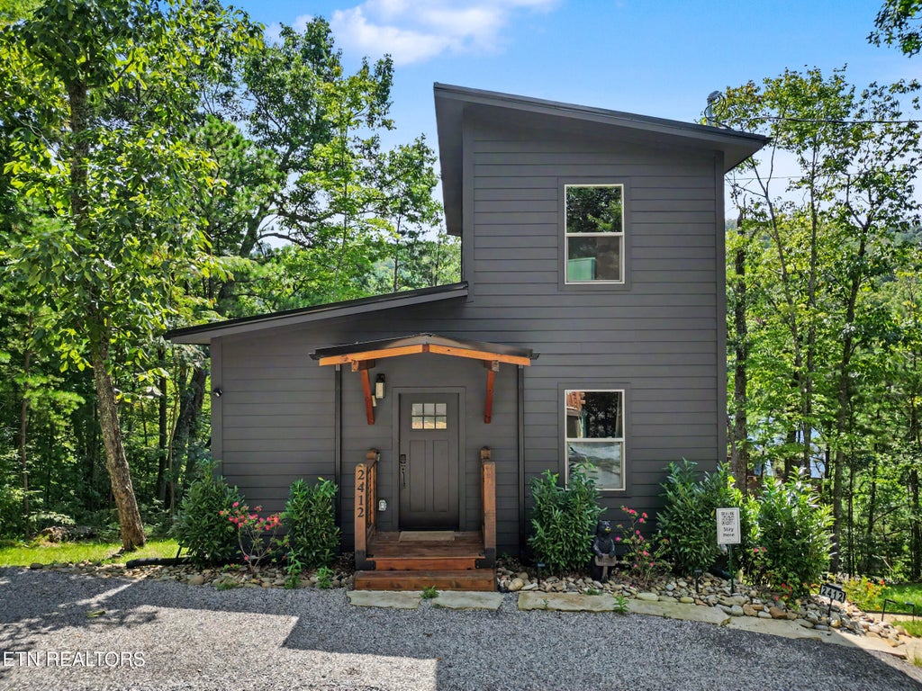 Photo of 2412 Ridgehigh Pass, Sevierville, TN 37876 (MLS # 1354078)