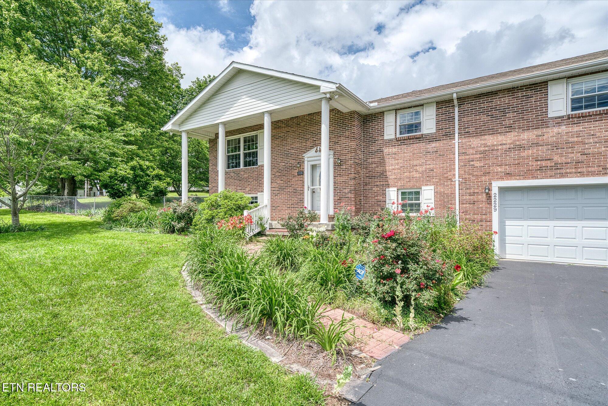2229 Knoxville Hwy