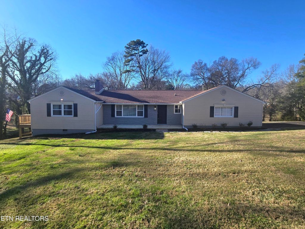 Photo of 4615 W Sunset Rd, Knoxville, TN 37914 (MLS # 1336452)