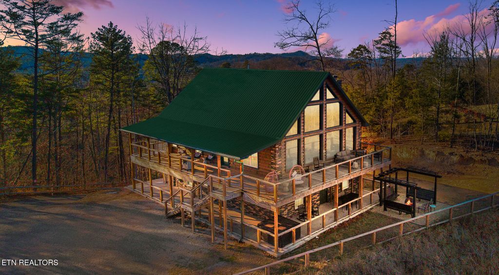 Photo of 1535 Mountain Trail Lane, Sevierville, TN 37876 (MLS # 1326881)