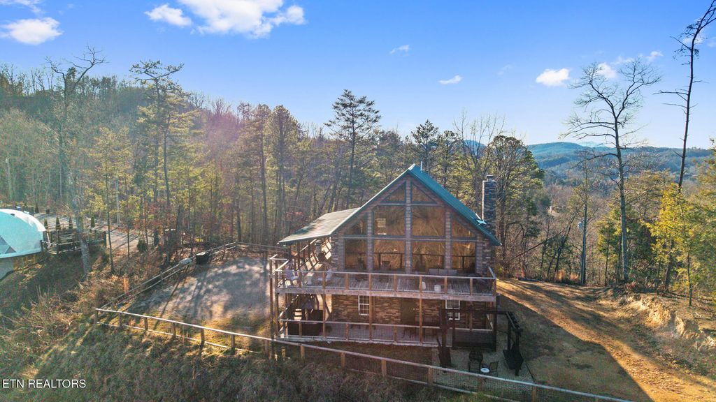 Photo of 1535 Mountain Trail Lane, Sevierville, TN 37876 (MLS # 1326881)