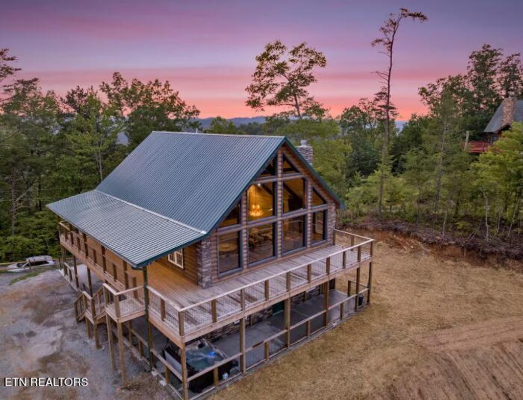 Photo of 1535 Mountain Trail Lane, Sevierville, TN 37876 (MLS # 1326881)