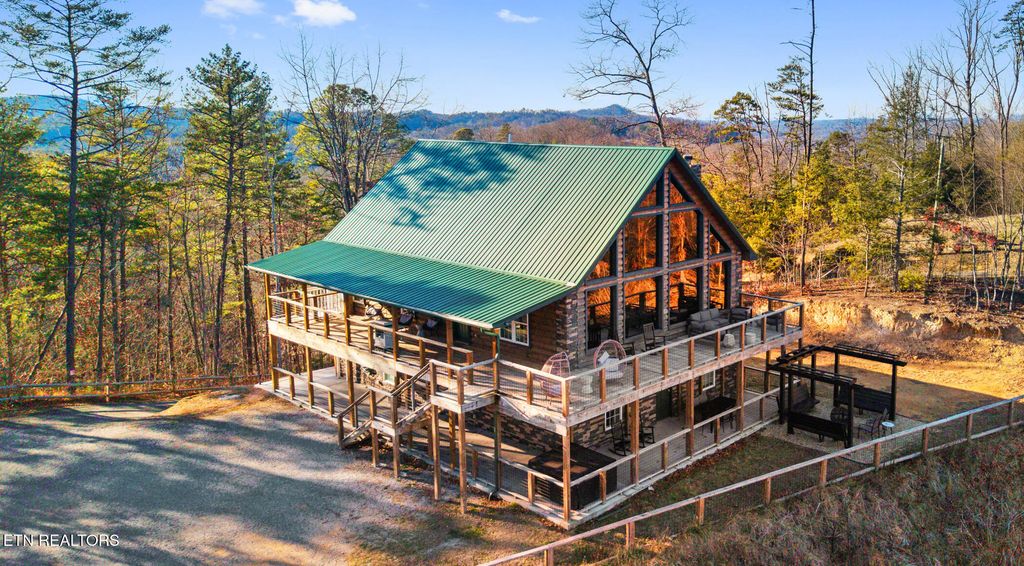 Photo of 1535 Mountain Trail Lane, Sevierville, TN 37876 (MLS # 1326881)