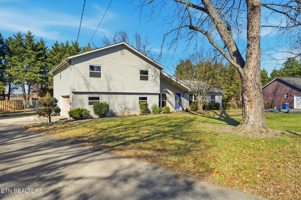 Photo of 1014 Kensington Blvd, Maryville, TN 37803 (MLS # 1329022)