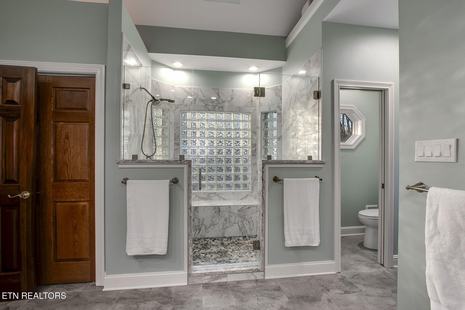 Loudon, Tennessee 37774, United States, 4 Bedrooms Bedrooms, ,4 BathroomsBathrooms,Residential,Active,254685