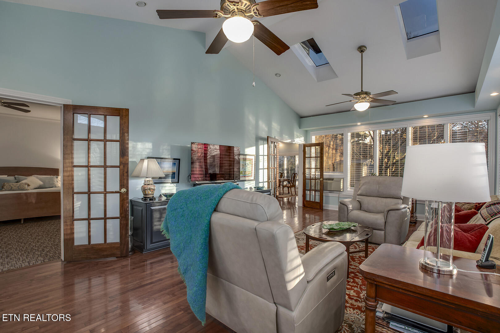 Loudon, Tennessee 37774, United States, 4 Bedrooms Bedrooms, ,4 BathroomsBathrooms,Residential,Active,254685