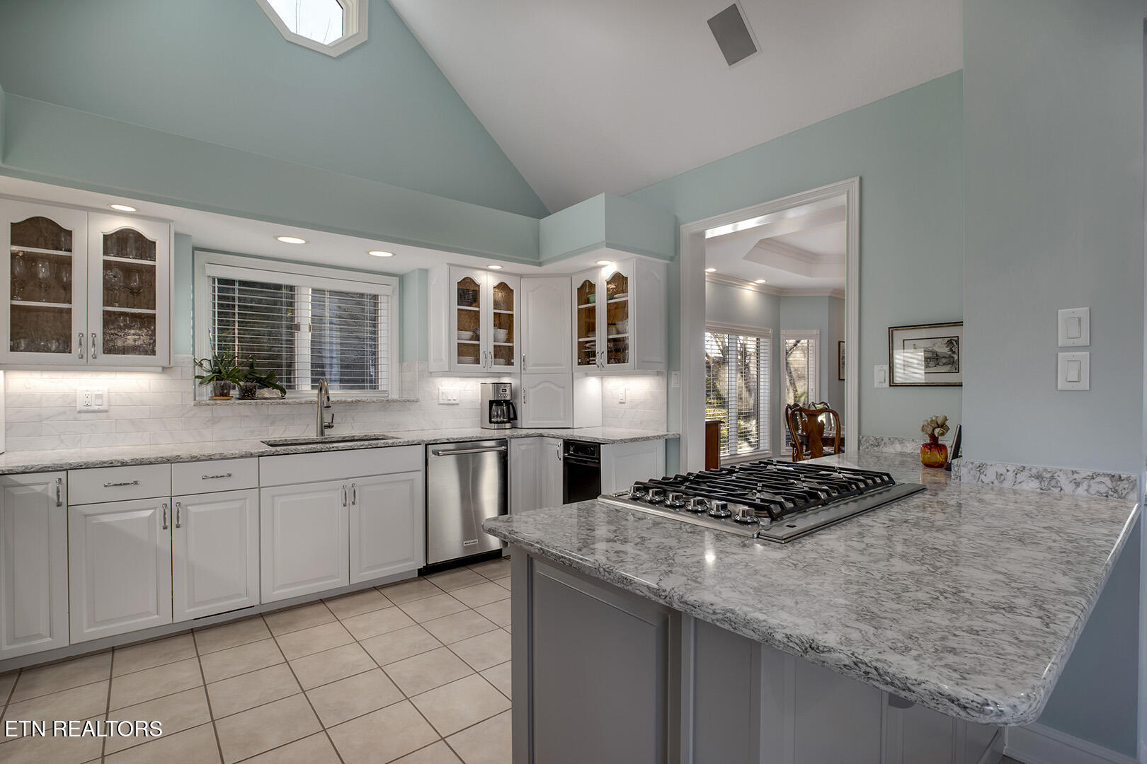 Loudon, Tennessee 37774, United States, 4 Bedrooms Bedrooms, ,4 BathroomsBathrooms,Residential,Active,254685