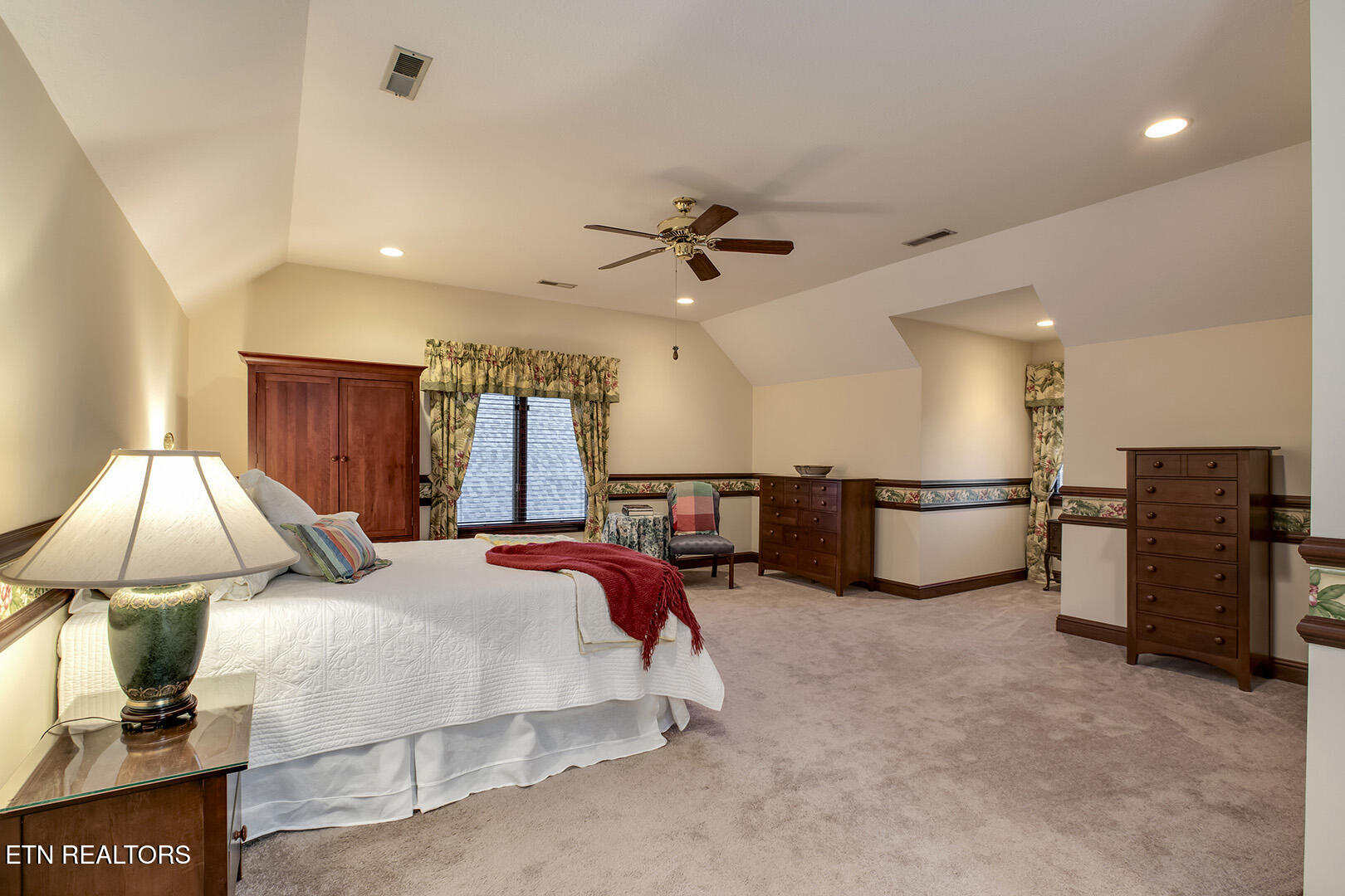 Loudon, Tennessee 37774, United States, 4 Bedrooms Bedrooms, ,4 BathroomsBathrooms,Residential,Active,254685