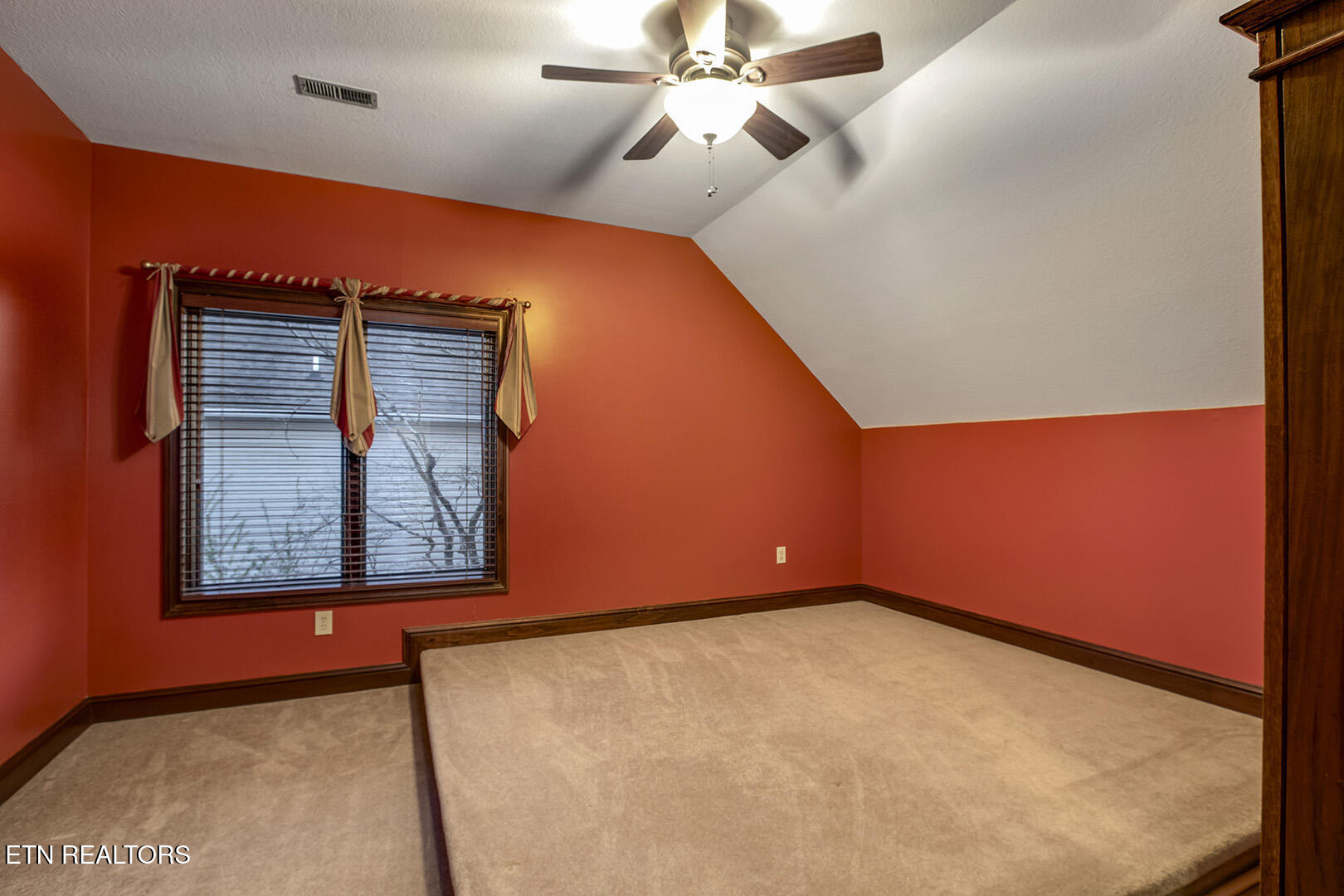 Loudon, Tennessee 37774, United States, 4 Bedrooms Bedrooms, ,4 BathroomsBathrooms,Residential,Active,254685