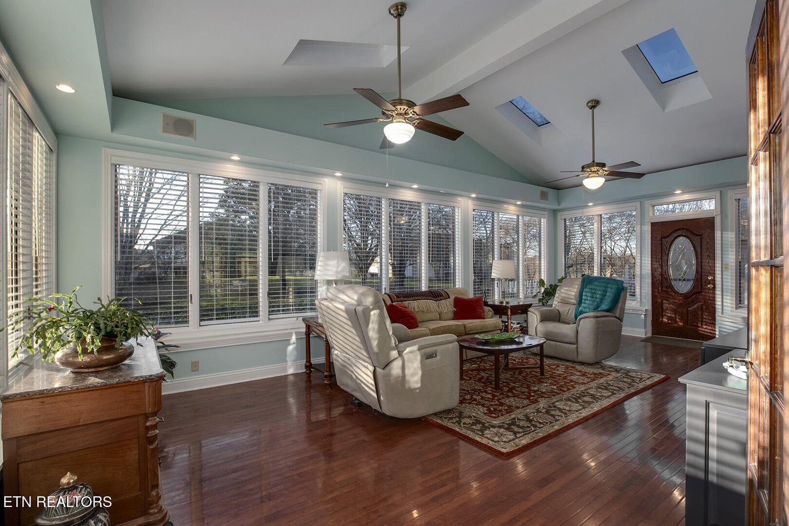 Loudon, Tennessee 37774, United States, 4 Bedrooms Bedrooms, ,4 BathroomsBathrooms,Residential,Active,254685