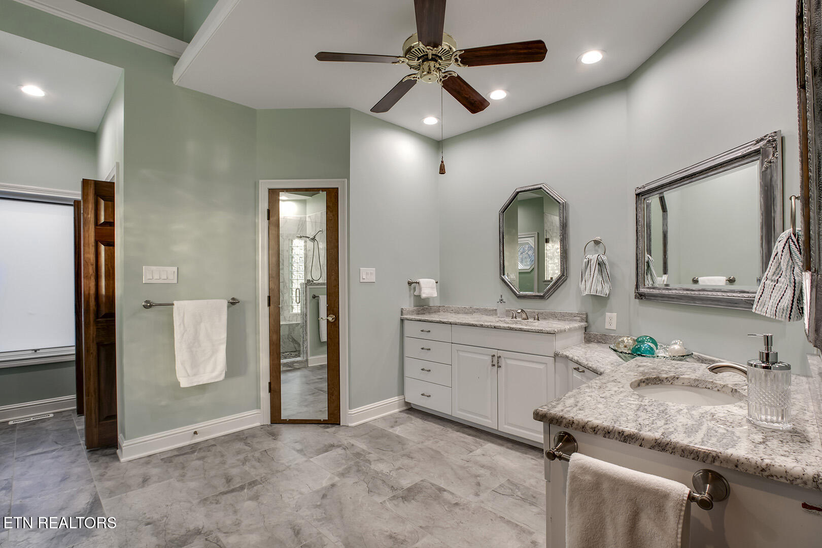 Loudon, Tennessee 37774, United States, 4 Bedrooms Bedrooms, ,4 BathroomsBathrooms,Residential,Active,254685