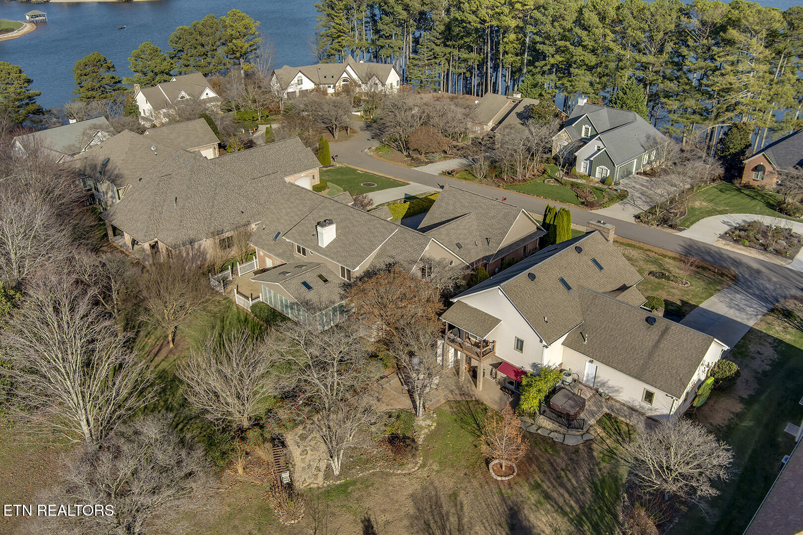 Loudon, Tennessee 37774, United States, 4 Bedrooms Bedrooms, ,4 BathroomsBathrooms,Residential,Active,254685