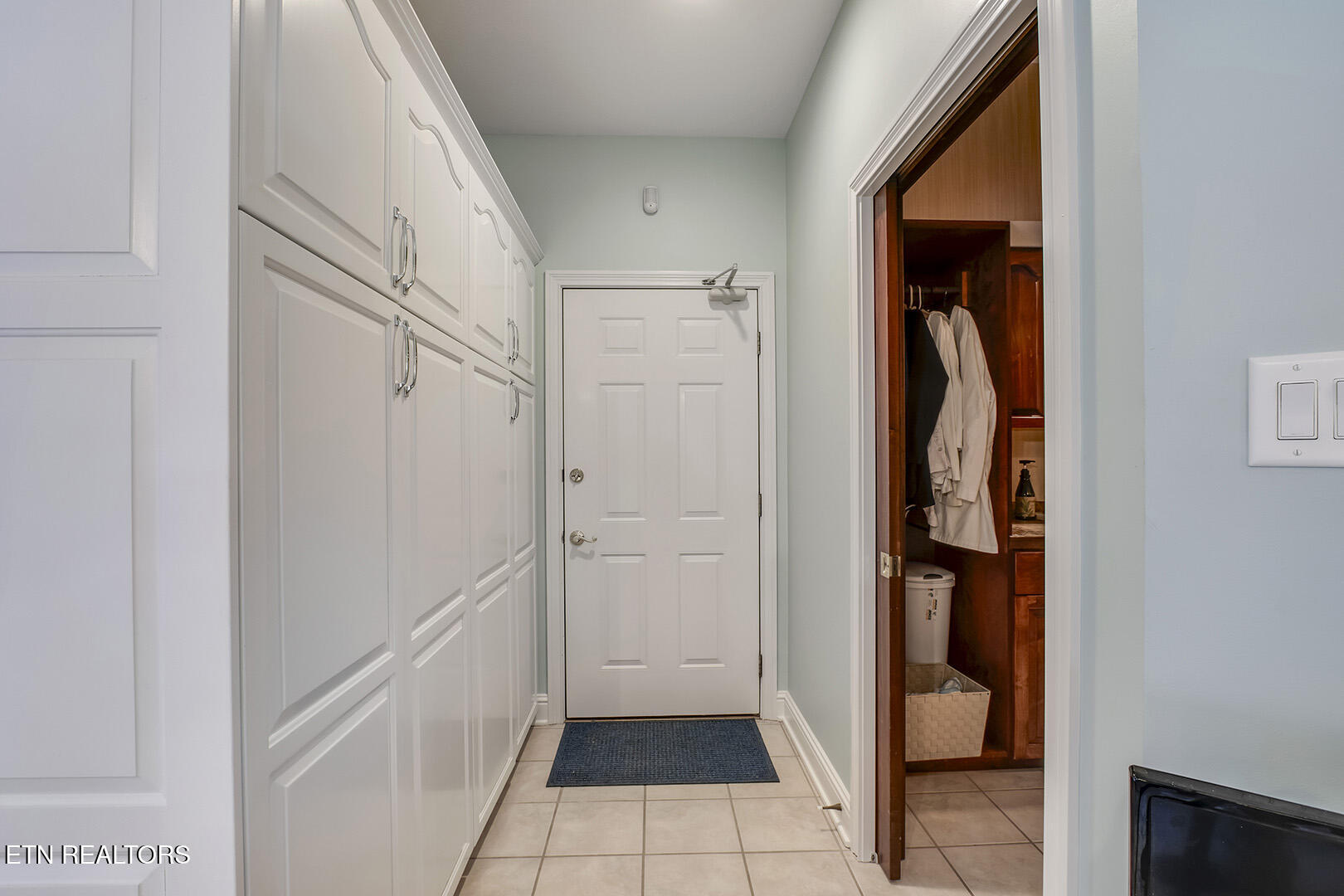 Loudon, Tennessee 37774, United States, 4 Bedrooms Bedrooms, ,4 BathroomsBathrooms,Residential,Active,254685