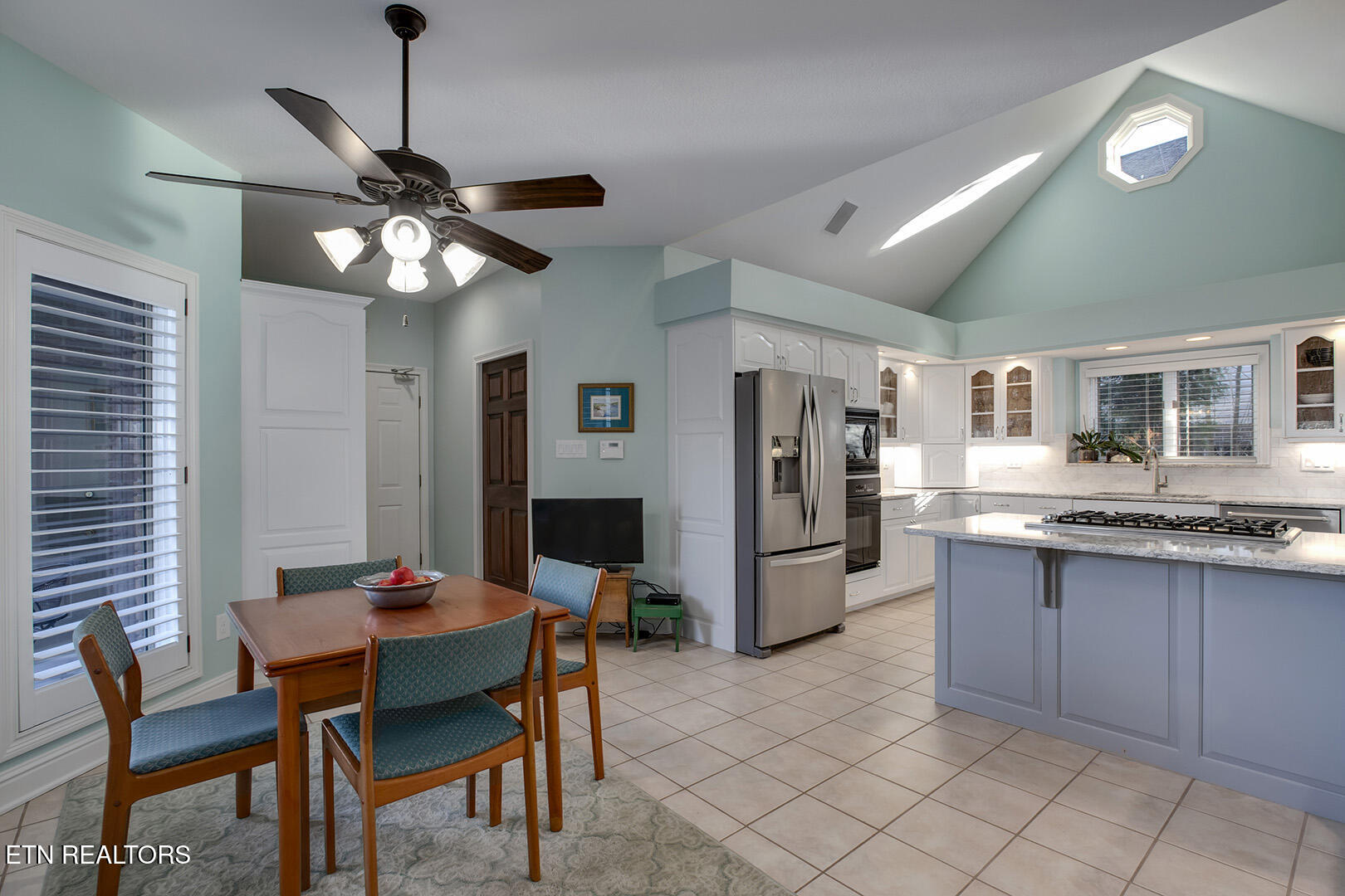 Loudon, Tennessee 37774, United States, 4 Bedrooms Bedrooms, ,4 BathroomsBathrooms,Residential,Active,254685