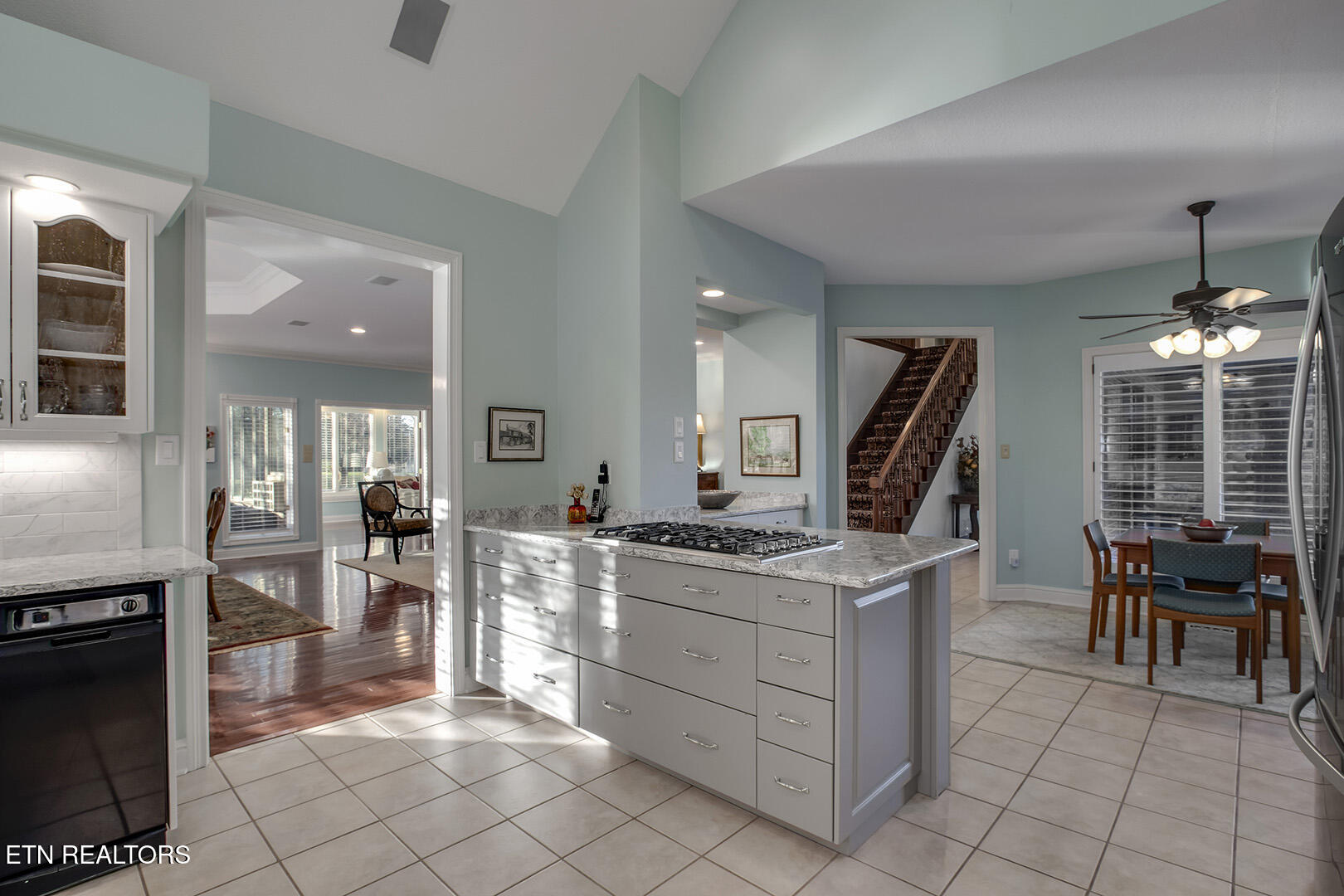 Loudon, Tennessee 37774, United States, 4 Bedrooms Bedrooms, ,4 BathroomsBathrooms,Residential,Active,254685