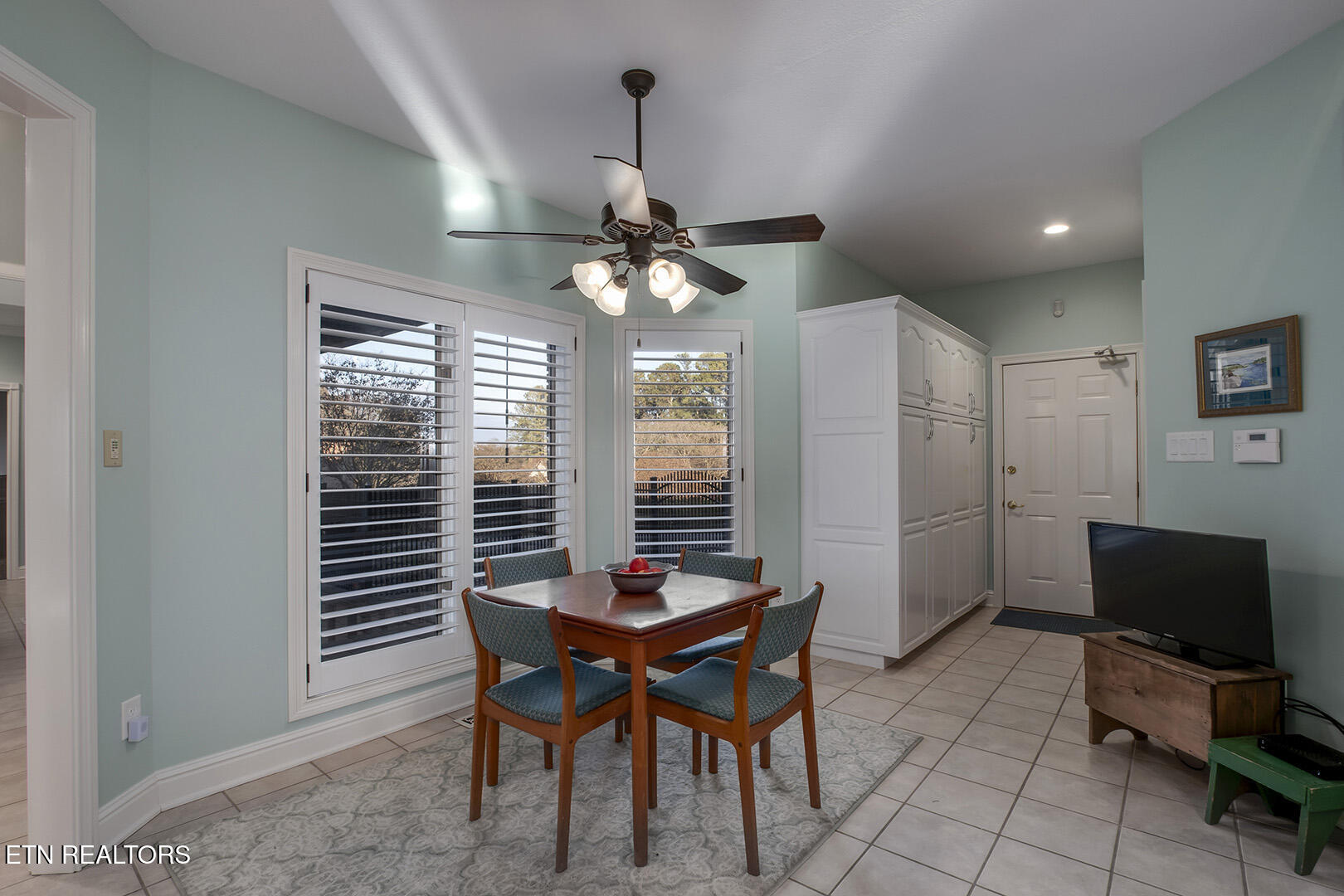 Loudon, Tennessee 37774, United States, 4 Bedrooms Bedrooms, ,4 BathroomsBathrooms,Residential,Active,254685