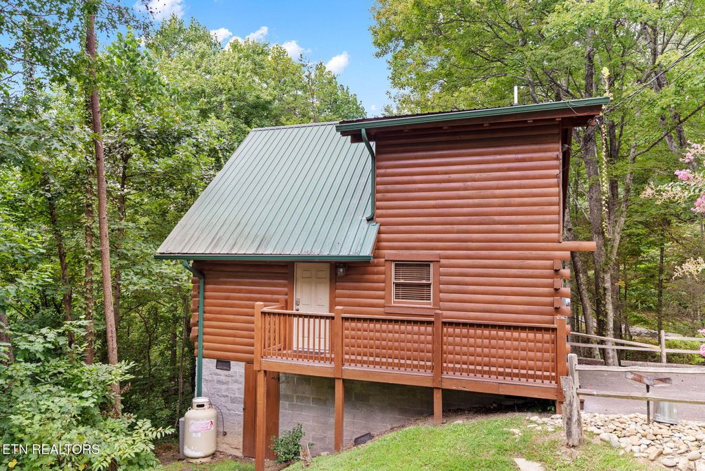 Photo of 1324 Ski View Lane, Sevierville, TN 37876 (MLS # 1319881)