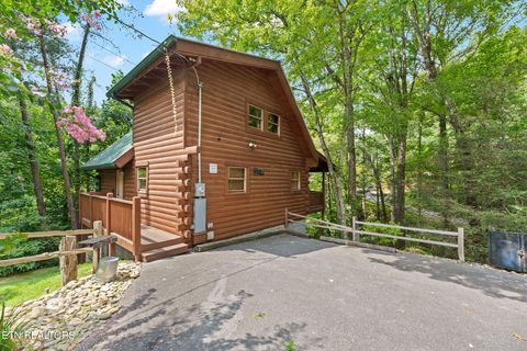 Photo of 1324 Ski View Lane, Sevierville, TN 37876 (MLS # 1319881)