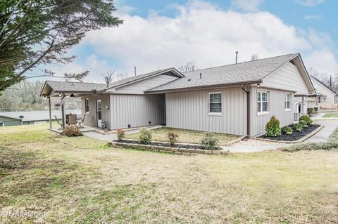 Photo of 132 Pembroke Rd, Oak Ridge, TN 37830 (MLS # 1326558)