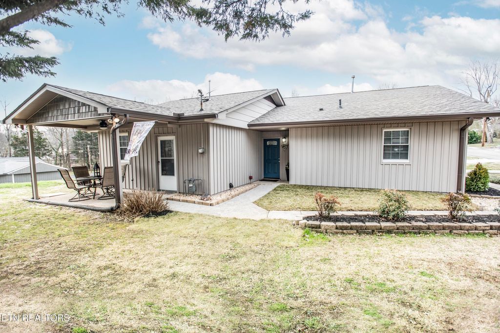 Photo of 132 Pembroke Rd, Oak Ridge, TN 37830 (MLS # 1326558)