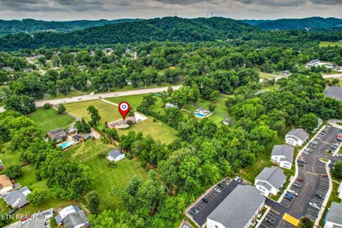 Tiny photo for 605 S Charles G Seivers Blvd, Clinton, TN 37716 (MLS # 1345685)
