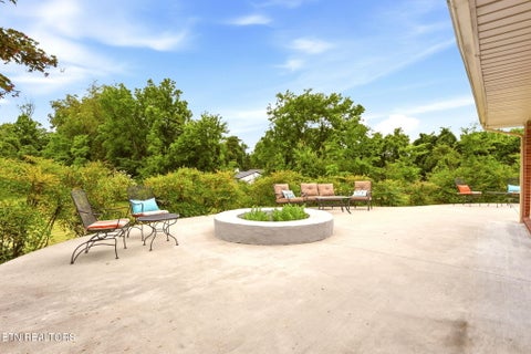 Tiny photo for 605 S Charles G Seivers Blvd, Clinton, TN 37716 (MLS # 1345685)