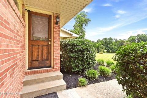 Tiny photo for 605 S Charles G Seivers Blvd, Clinton, TN 37716 (MLS # 1345685)