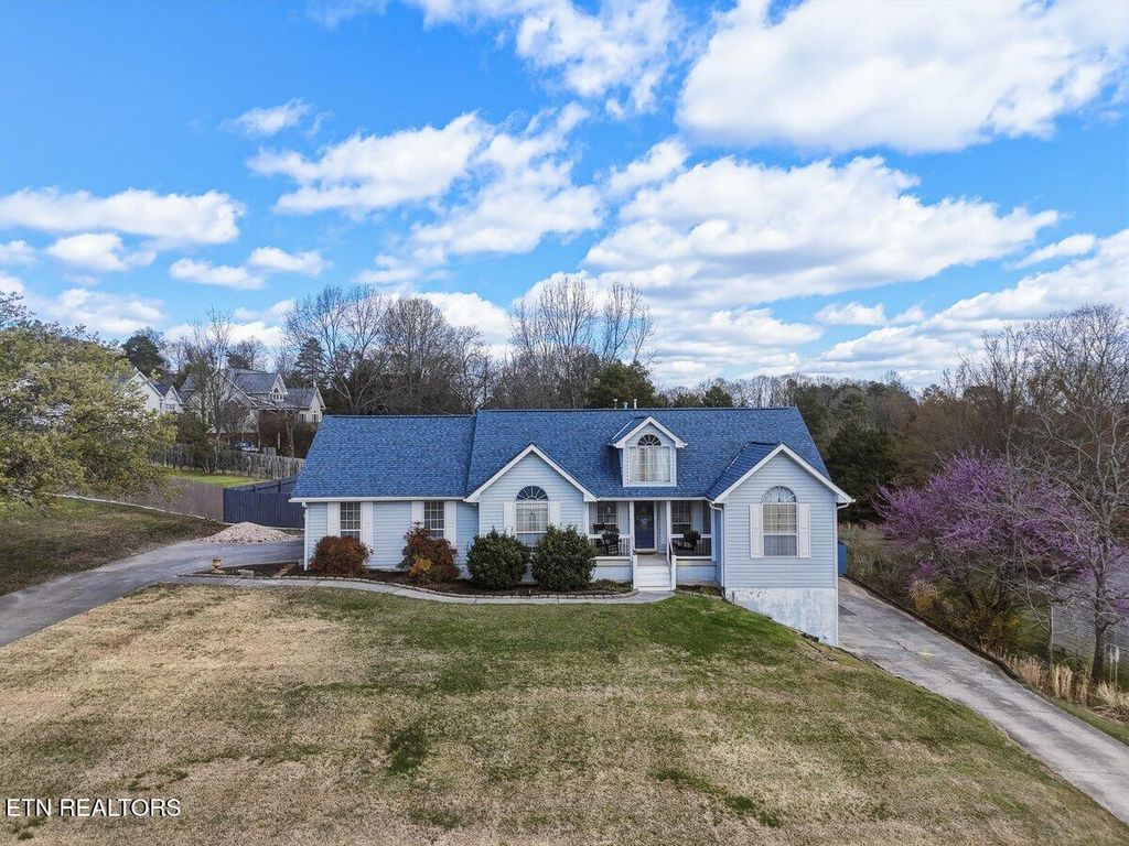 Photo of 400 Monticello Drive, Lenoir City, TN 37771 (MLS # 1334286)