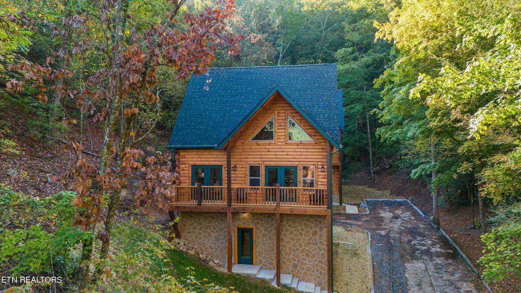 Photo of 2119 Valley Creek Way, Pigeon Forge, TN 37862 (MLS # 1277297)