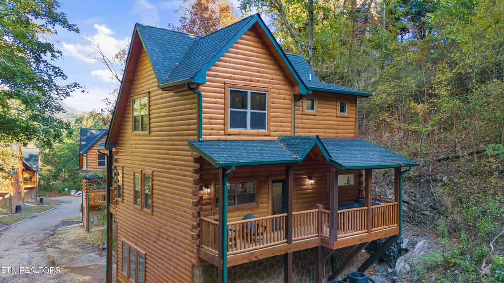 Photo of 2119 Valley Creek Way, Pigeon Forge, TN 37862 (MLS # 1277297)