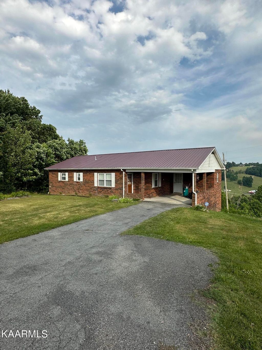 Photo of 3485 Clouds Rd, New Tazewell, TN 37825 (MLS # 1230911)