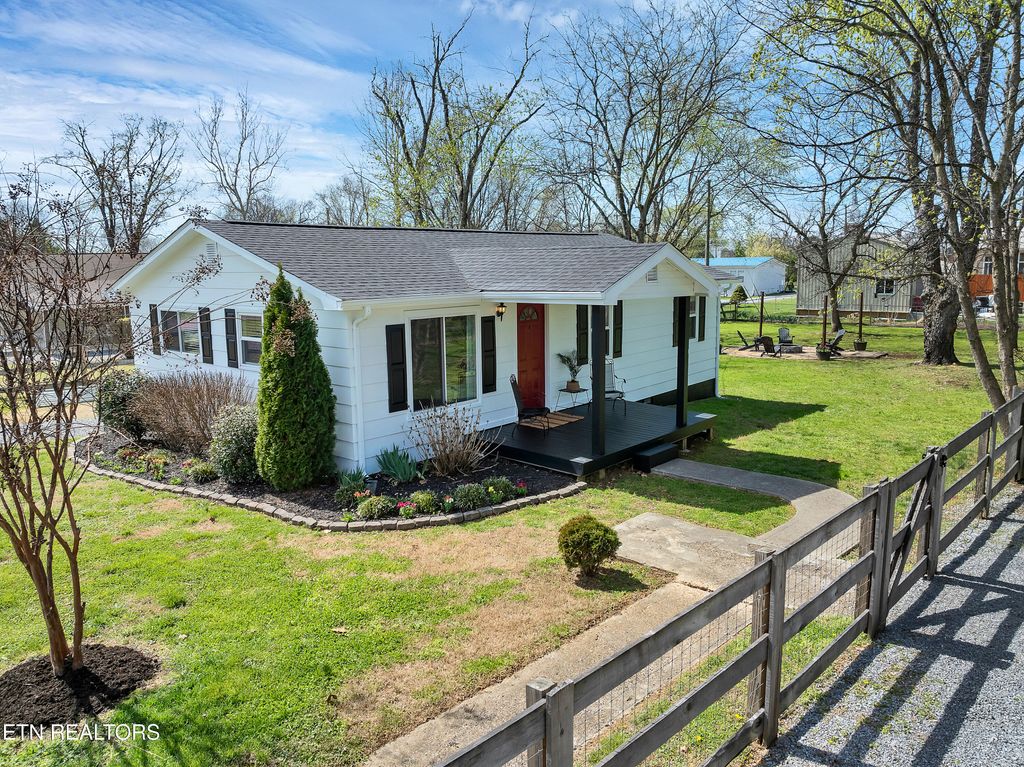 Photo of 2331 Mitchell Ave, Maryville, TN 37804 (MLS # 1333655)