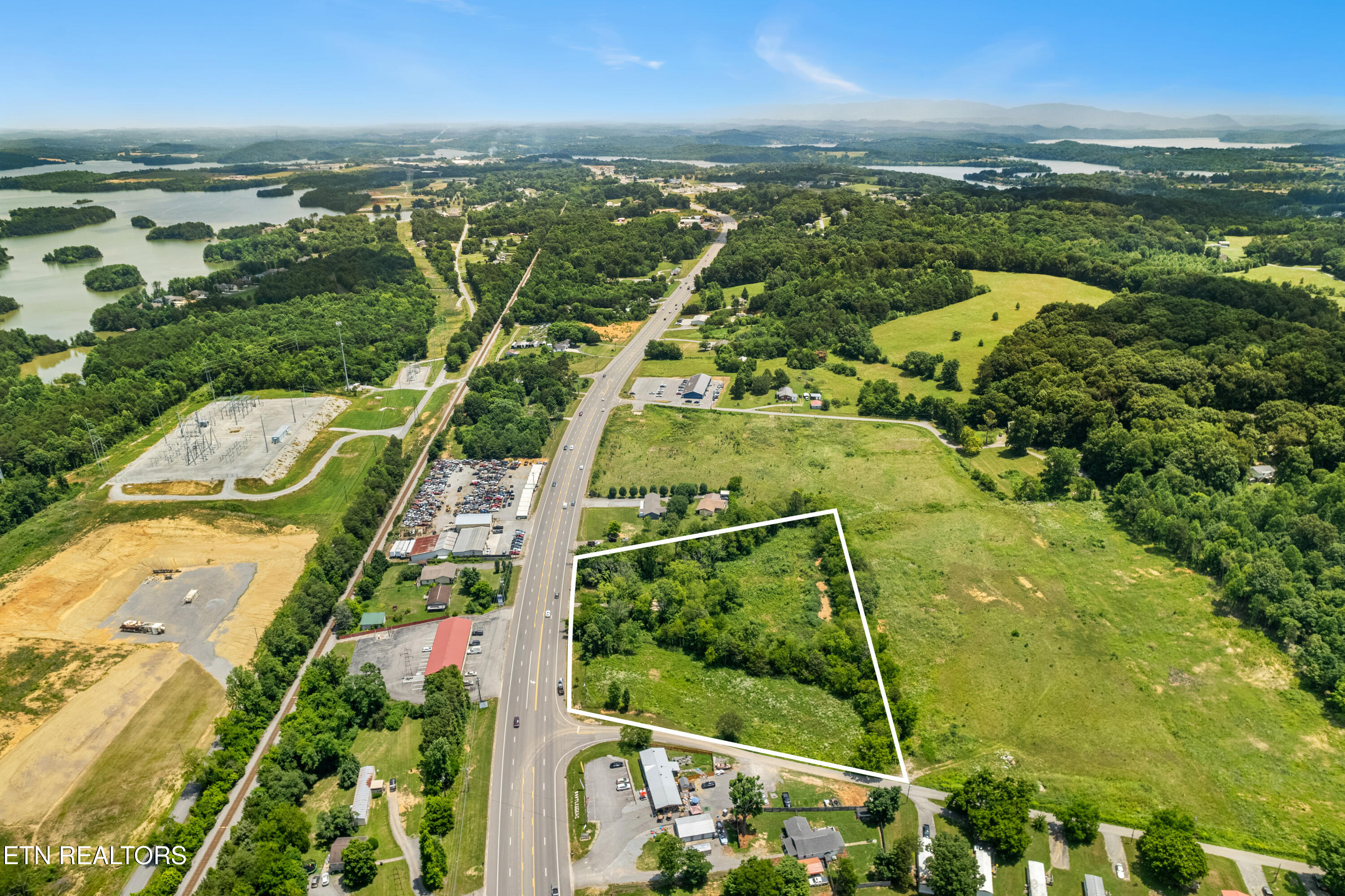 1735 Hwy 411