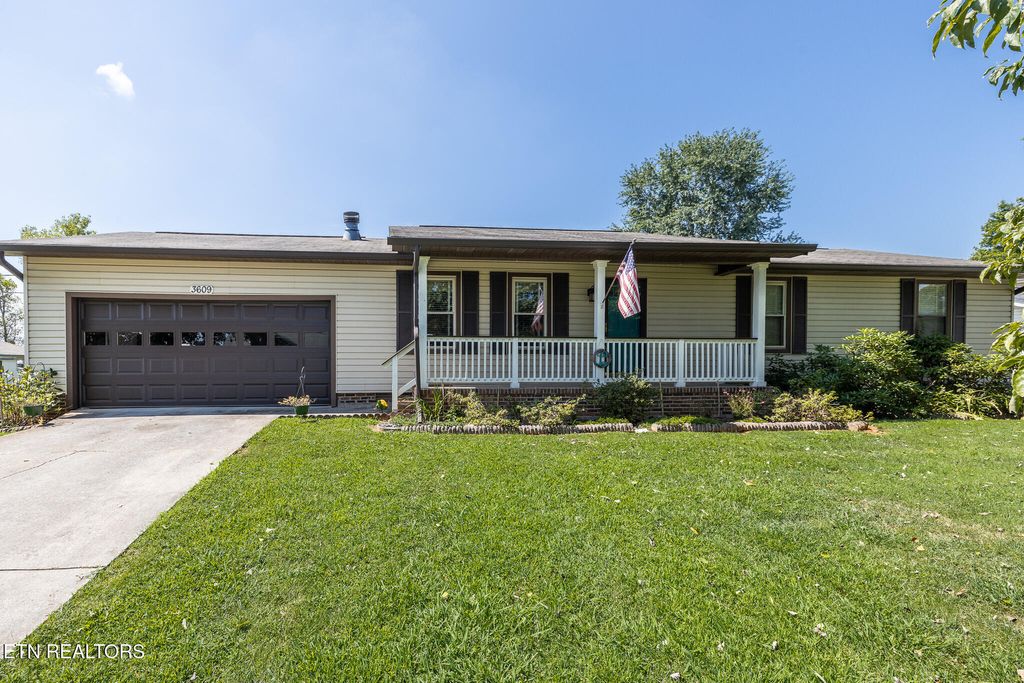 Photo of 3609 Lakeside Drive, Louisville, TN 37777 (MLS # 1313764)