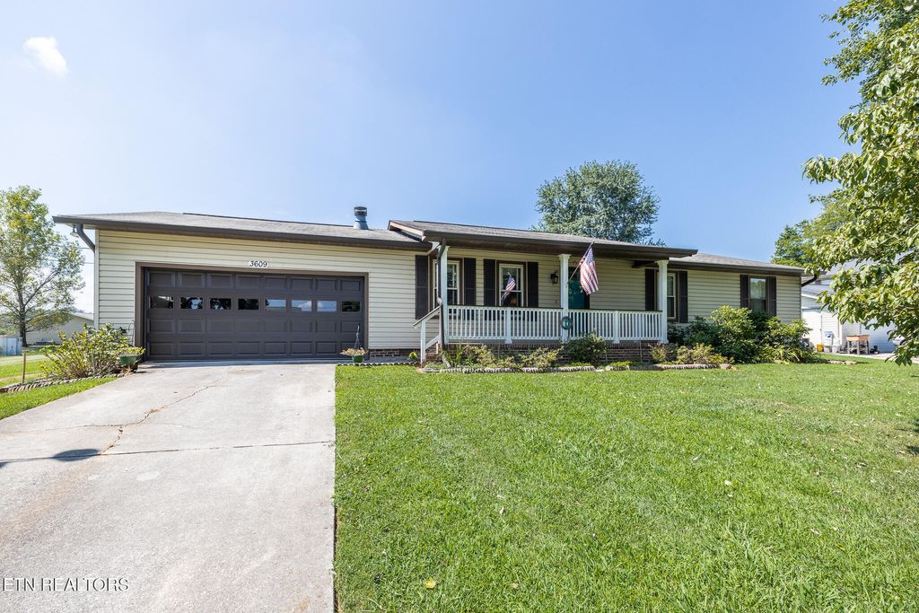 Photo of 3609 Lakeside Drive, Louisville, TN 37777 (MLS # 1313764)