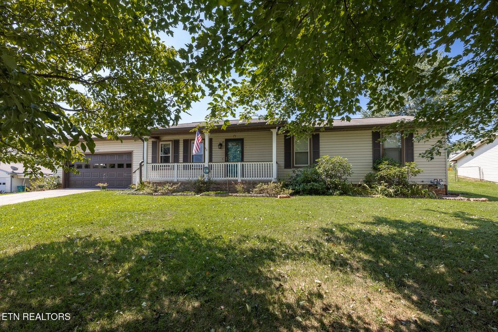 Photo of 3609 Lakeside Drive, Louisville, TN 37777 (MLS # 1313764)