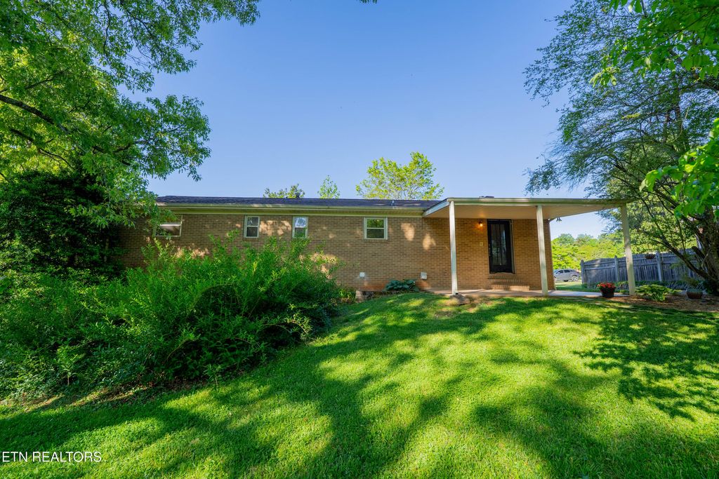 Photo of 4504 Woodview Rd, Louisville, TN 37777 (MLS # 1338100)