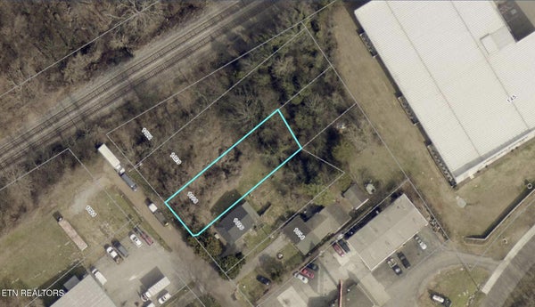 1018 CEDARWOOD ST, KNOXVILLE, TN 37914 - Image db3e2bd4e6e9435e8e587083a3d3ca80/4027932237