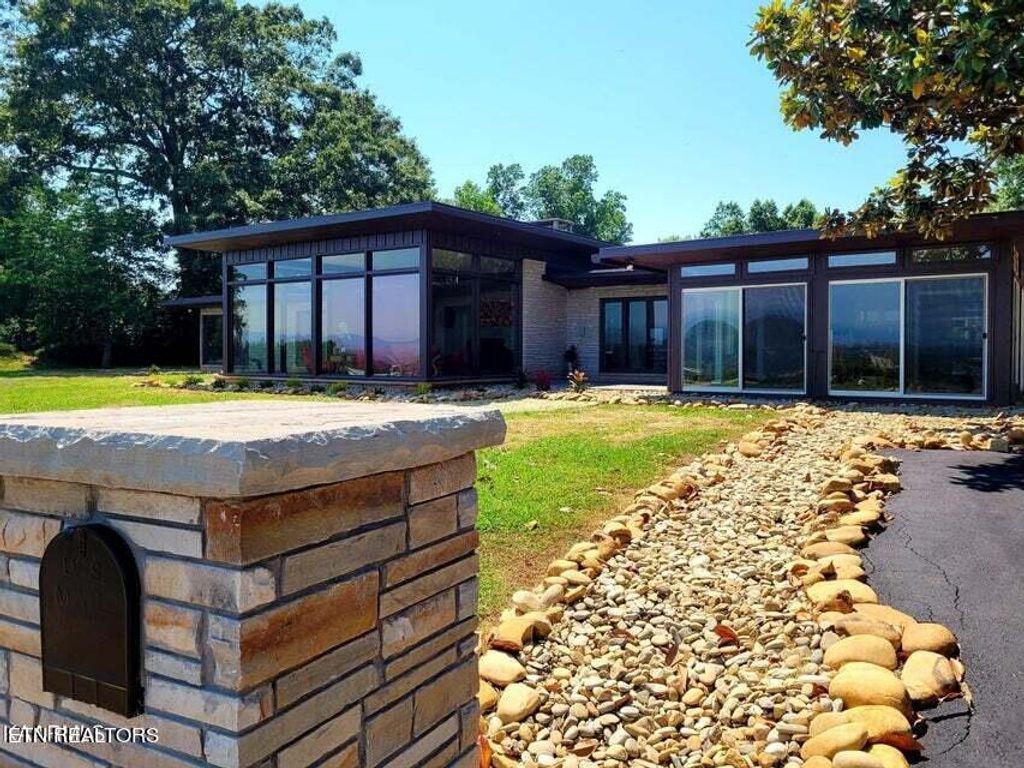 Photo of 3625 Vista Rd, Louisville, TN 37777 (MLS # 1242436)