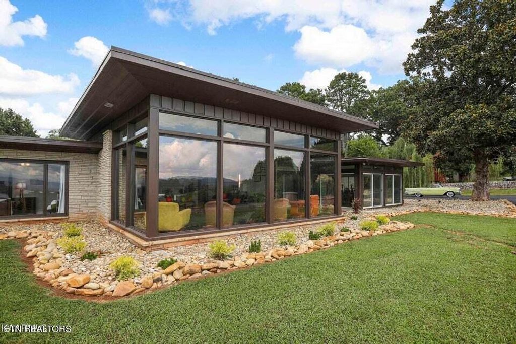 Photo of 3625 Vista Rd, Louisville, TN 37777 (MLS # 1242436)