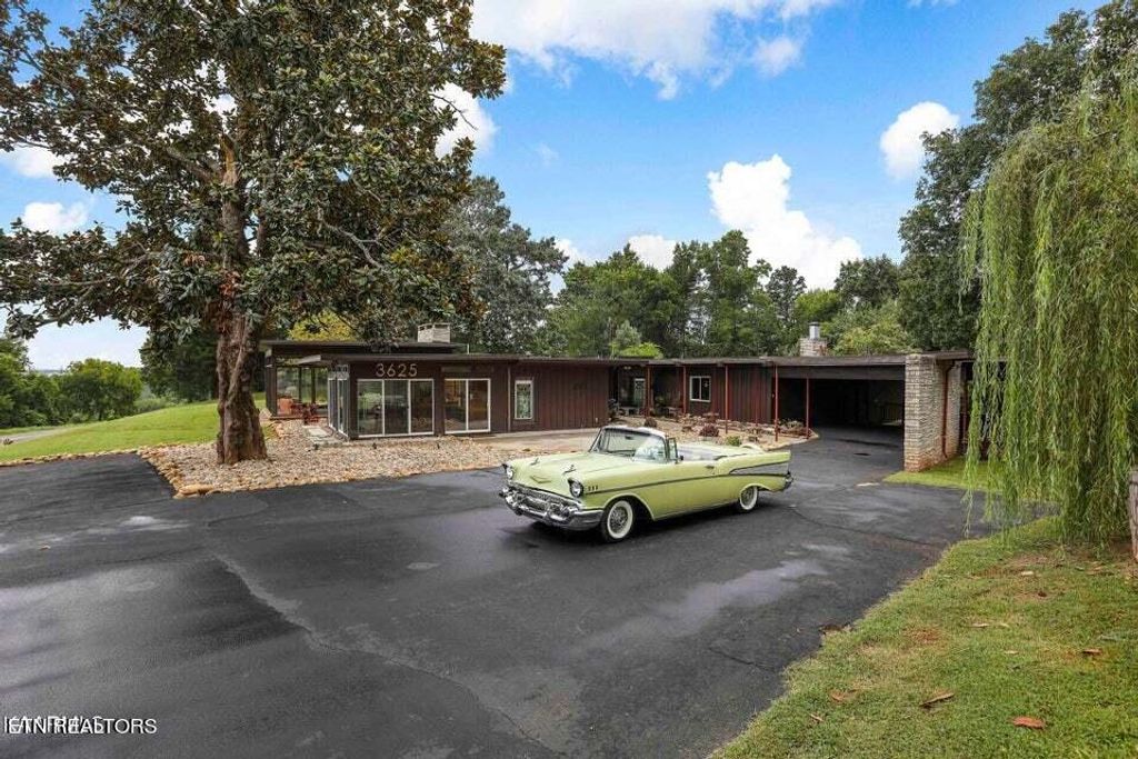 Photo of 3625 Vista Rd, Louisville, TN 37777 (MLS # 1242436)