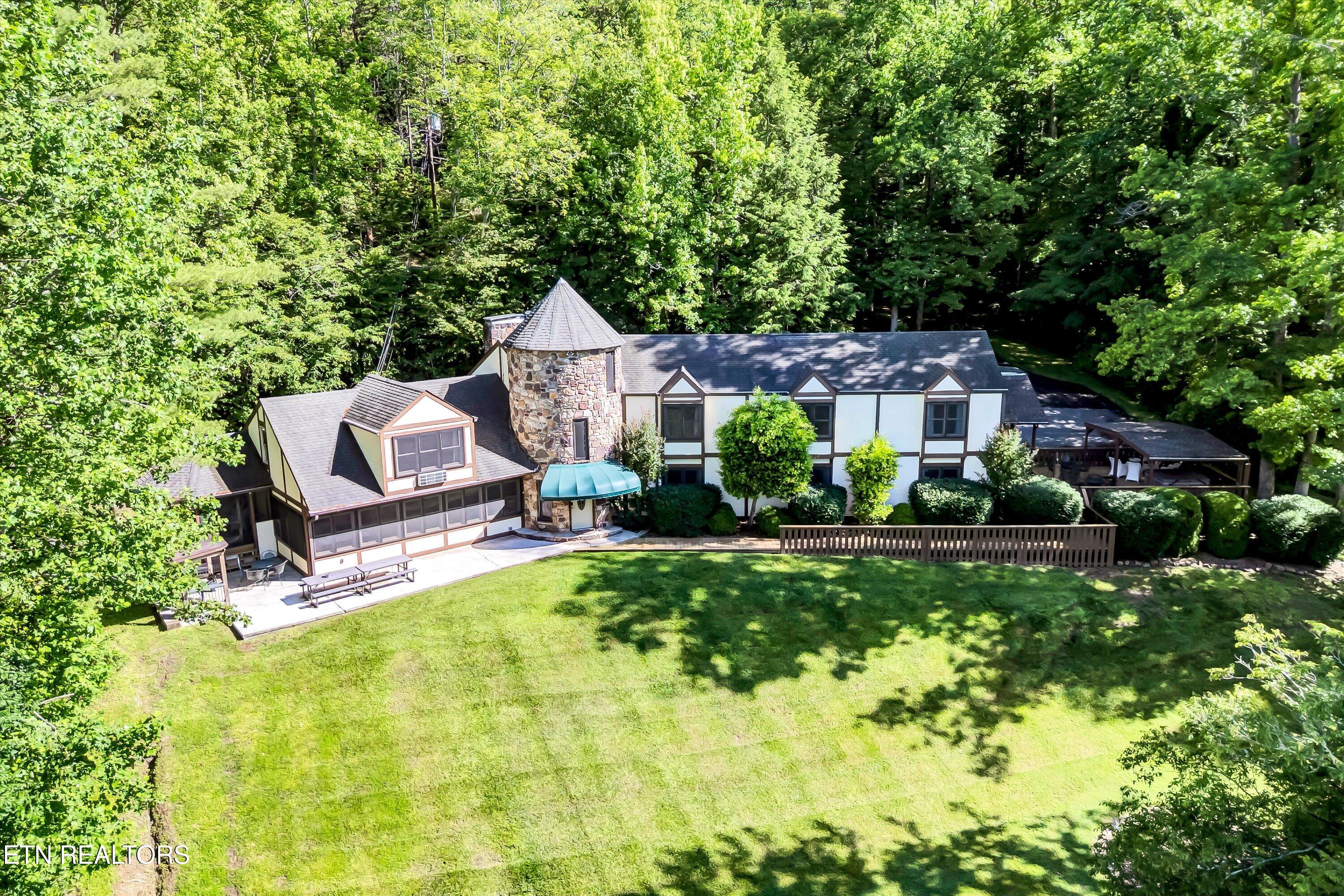 3950 Castle Rd