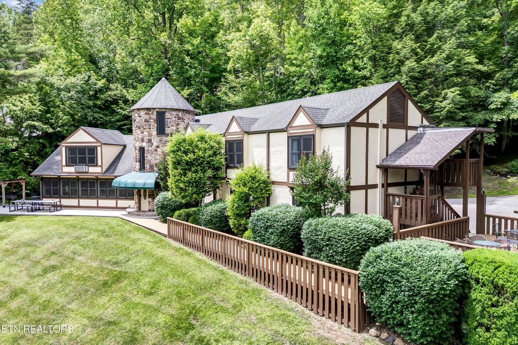 Photo of 3950 Castle Rd, Gatlinburg, TN 37738 (MLS # 1304900)
