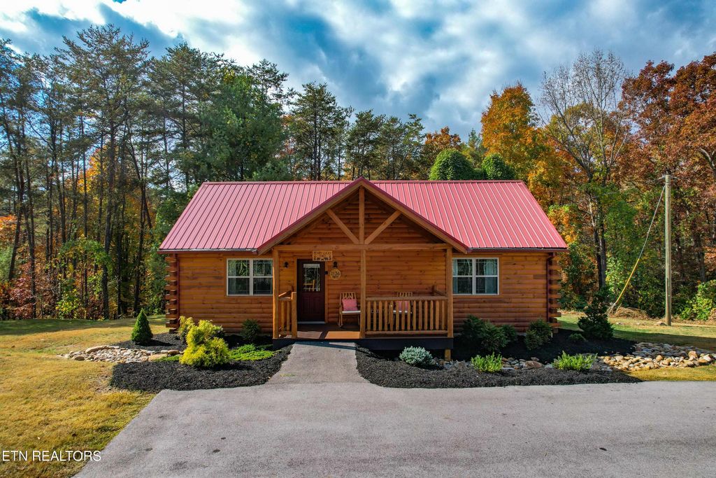 Photo of 1136 Pinyon Circle, Pigeon Forge, TN 37863 (MLS # 1327382)