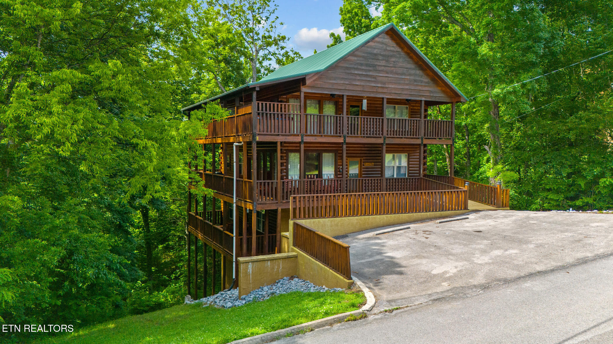 2021 Oakmont Drive
