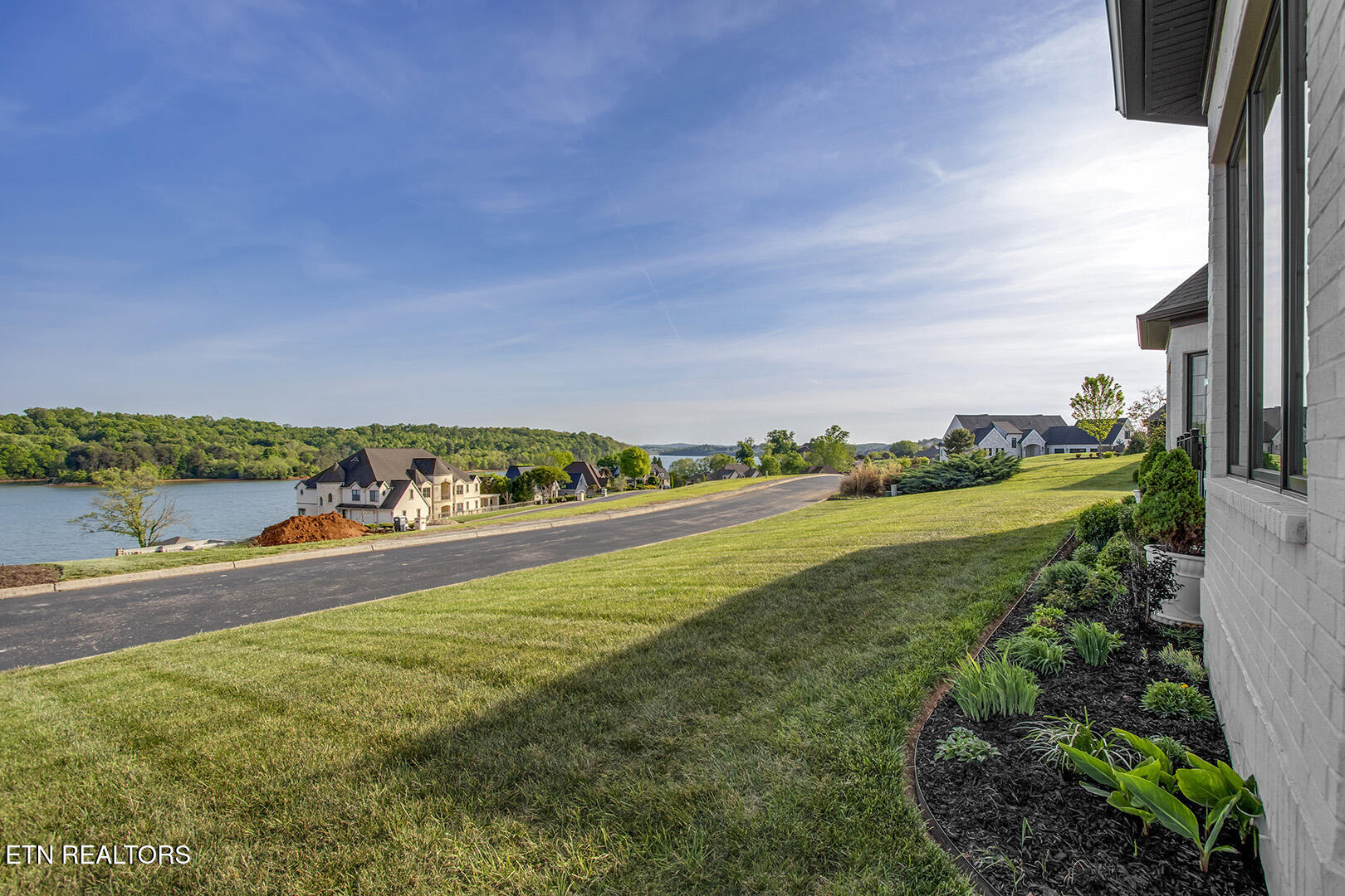 Vonore, Tennessee, 37885, United States, 3 Bedrooms Bedrooms, ,3 BathroomsBathrooms,Residential,Active,2041812