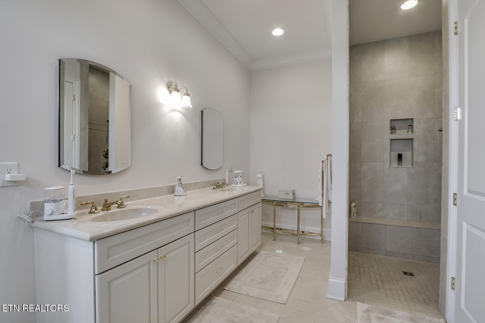Vonore, Tennessee, 37885, United States, 3 Bedrooms Bedrooms, ,3 BathroomsBathrooms,Residential,Active,2041812