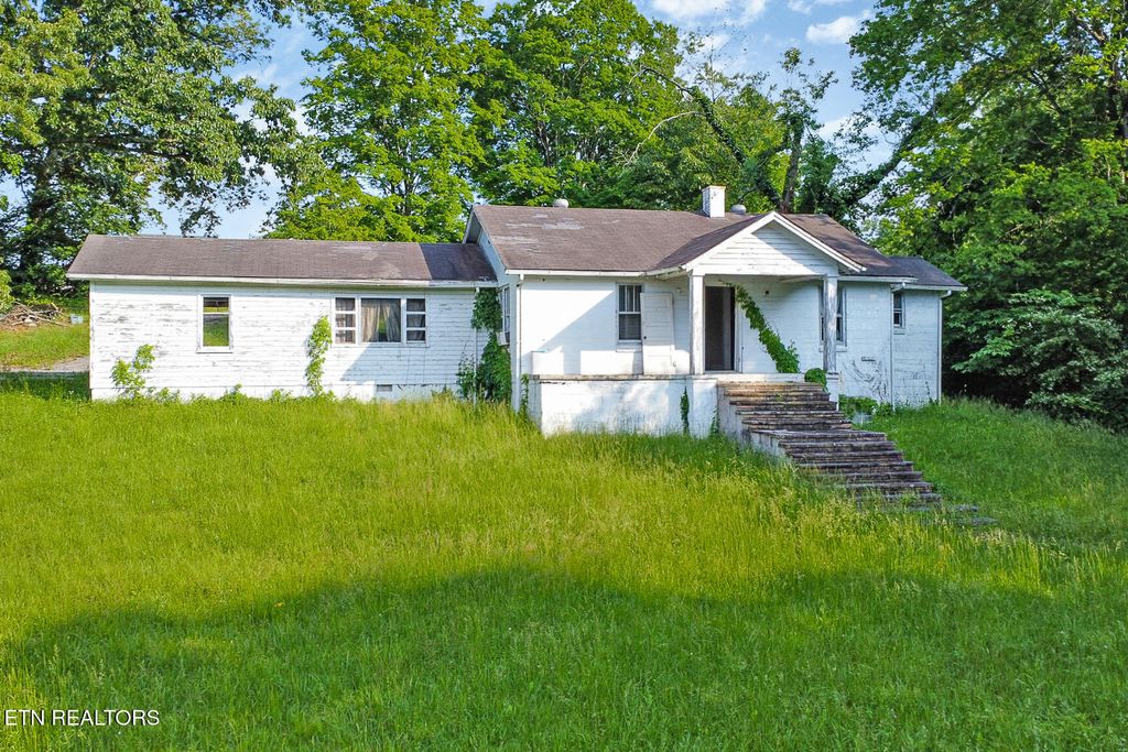 Photo of 102108 N Douglas Ave, Rockwood, TN 37854 (MLS # 1301210)