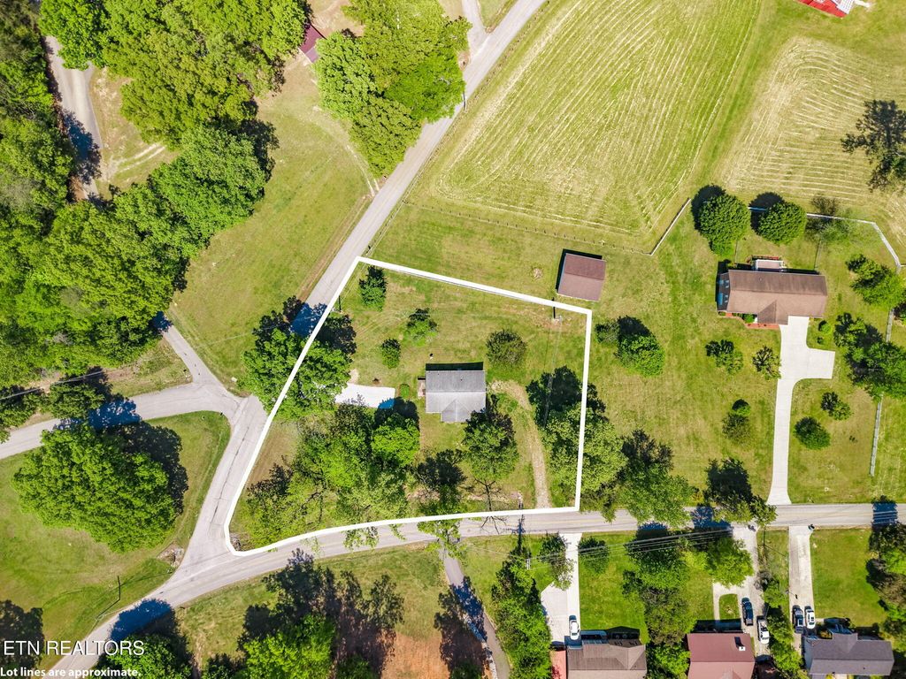 Photo of 409 Lawnville Rd, Kingston, TN 37763 (MLS # 1338271)