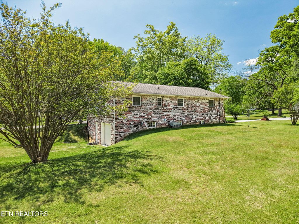 Photo of 409 Lawnville Rd, Kingston, TN 37763 (MLS # 1338271)